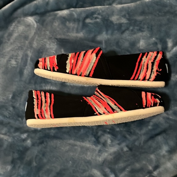 TOM’S Women’s Flats! NWOT size 10! Neon and Glow in the Dark! - Picture 3 of 12